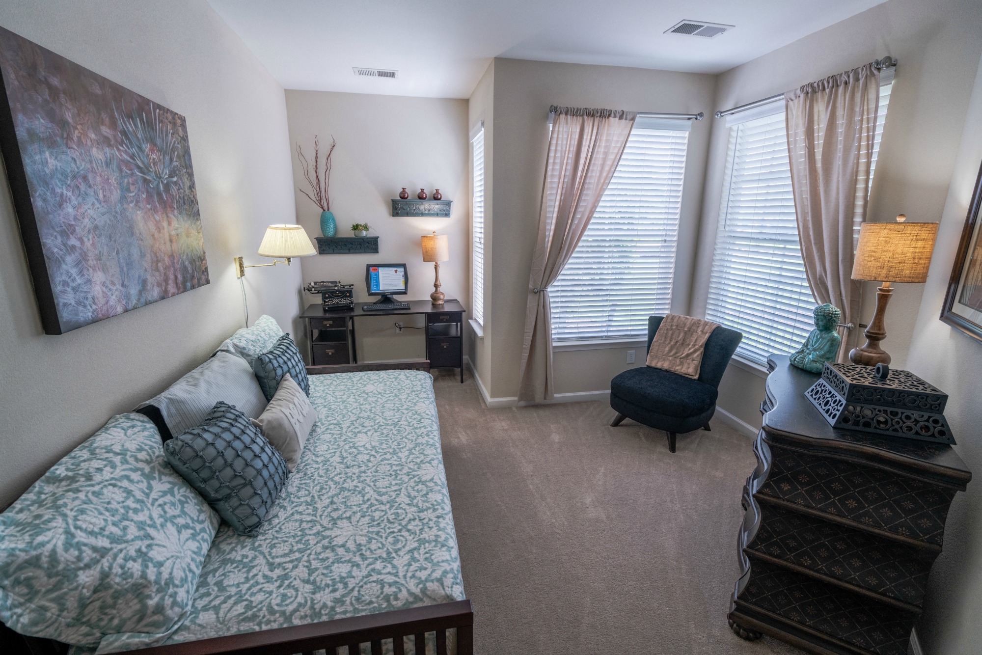 Falcon Creek Apartments in Hampton VA, 1 & 2 Bed Luxury Apartments